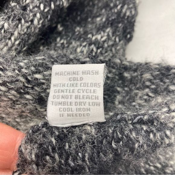 Dress Barn Woman One Button Sweater SZ 14/16 Fuzzy Black Gray Stripes Comfy - Picture 6 of 7